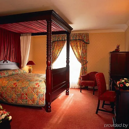 Citywest Hotel 4*